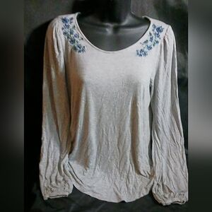 American Eagle Gray floral top Sz Med